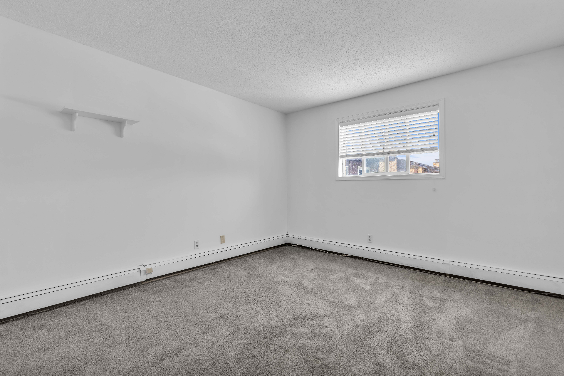 低价出售！Lakewood Civic Centre两房公寓出售·419 Tait Court # 301——林与唐地产 - 8